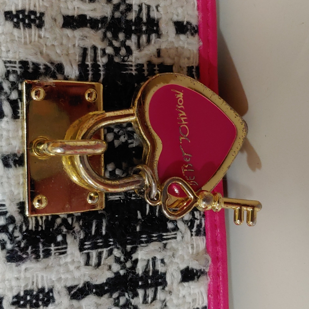 Betsey Johnson Dreamworks Trolls 2 in 1 Crossbody Bag - Picture 5 of 17
